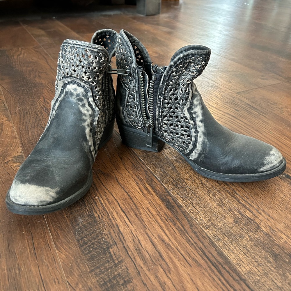 Circle G booties
